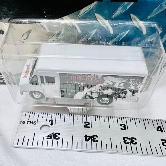 Johnny Lightning Three Stooges True Grit Delivery Step Van 2000 1:64 Diecast New - Picture 4 of 4